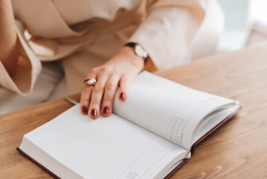 Start a Morning Journaling Practice: Journal Prompts & Mindful Morning Routines